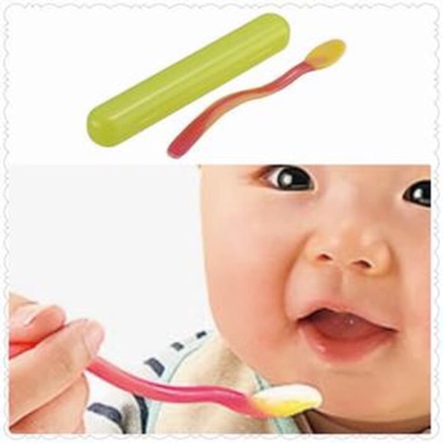 Richell Soft Feeding Spoon with Case (isi 1)