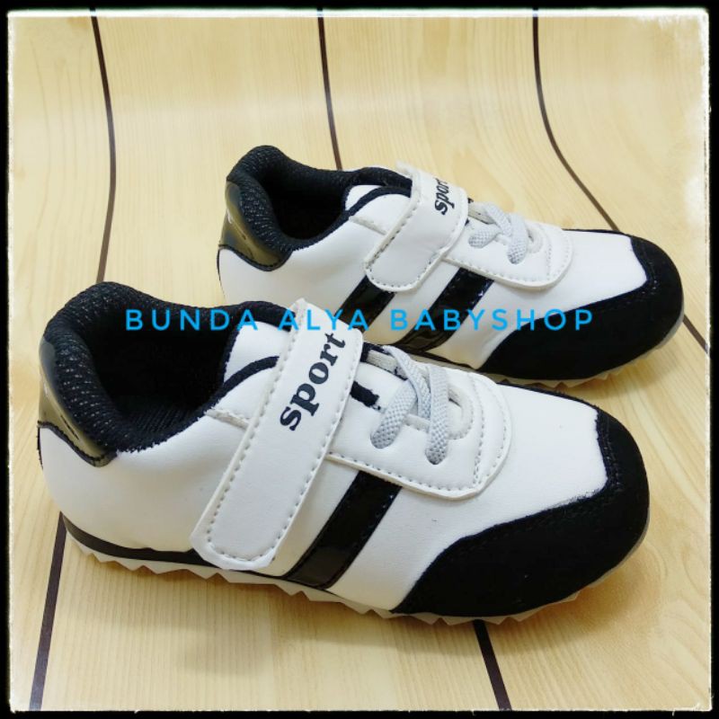 Sepatu Anak Laki Sport Usia 3 4 Tahun PUTIH HITAM - Sepatu Anak Cowok Sneakers Anti Licin Ringan Digunakan Size 27 - 30