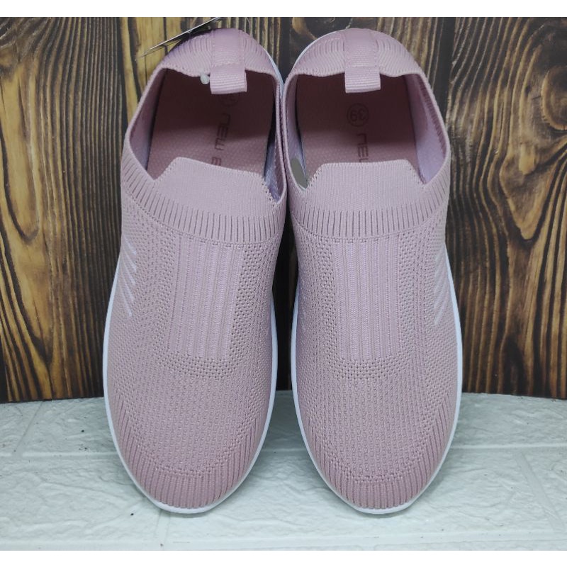 SEPATU SLIP ON NEWERA WINDA &amp; WINNY 02 37-41 dan 33-36  model kaos kaki bandrol Rp 119800