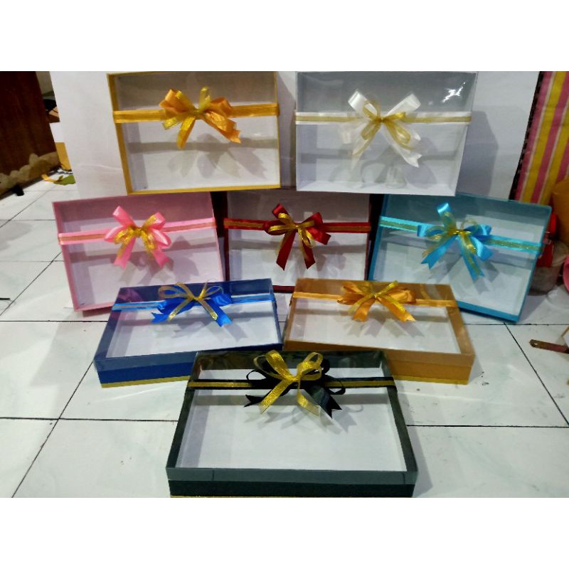 box/kotak hantaran untuk kue/jajanan ukuran 30*20*7 dg hiasan pita satin