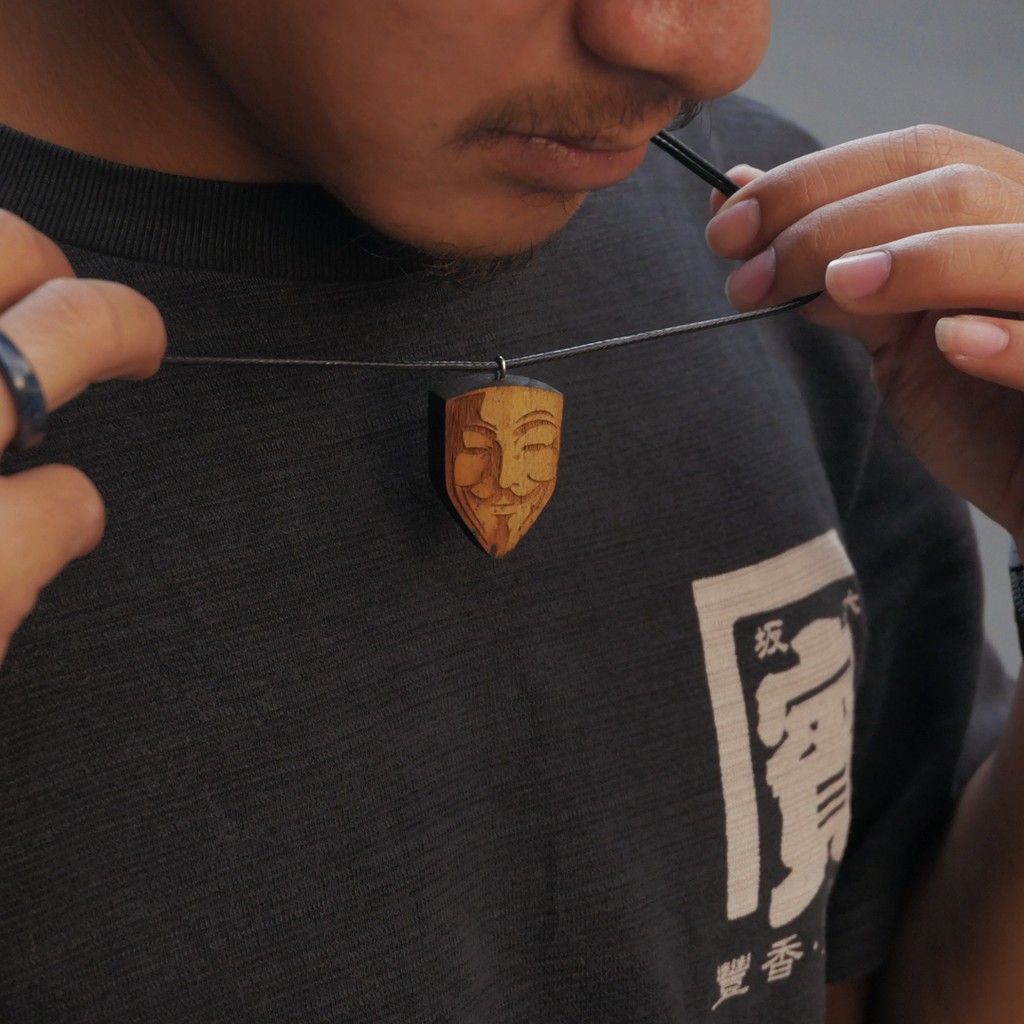 Kalung V For Vendetta