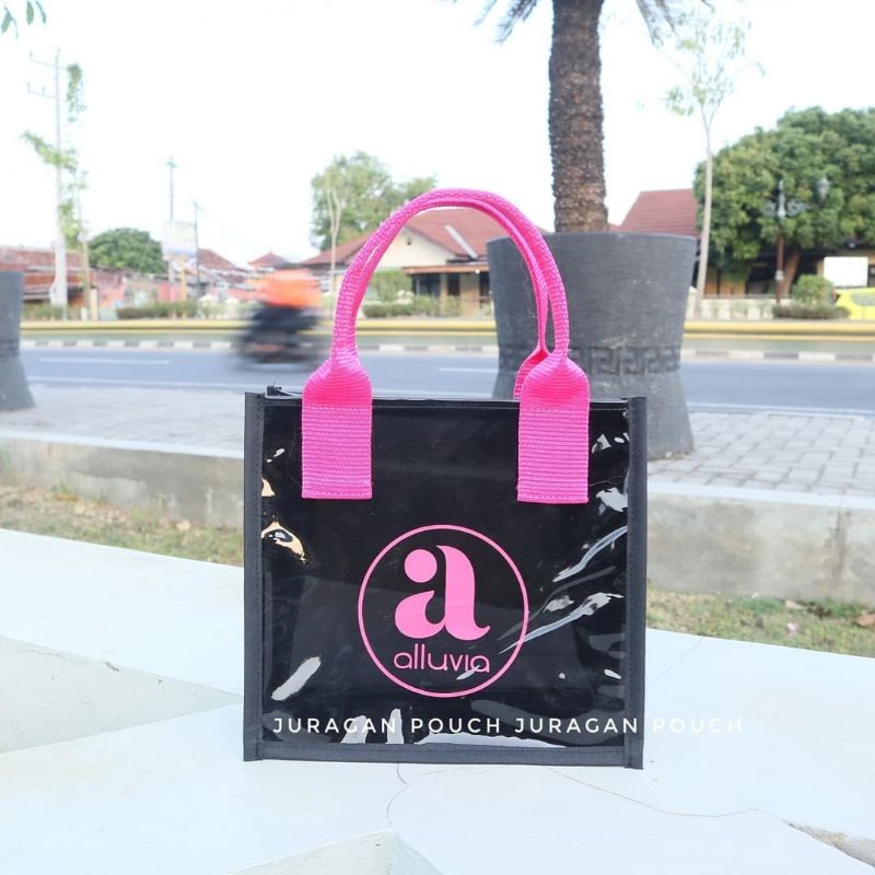 

TAS PVC CUSTOM BEBAS DESAIN 20x22/Tas Souvenir dan Hajatan Murah Lucu Unik Bebas Custom