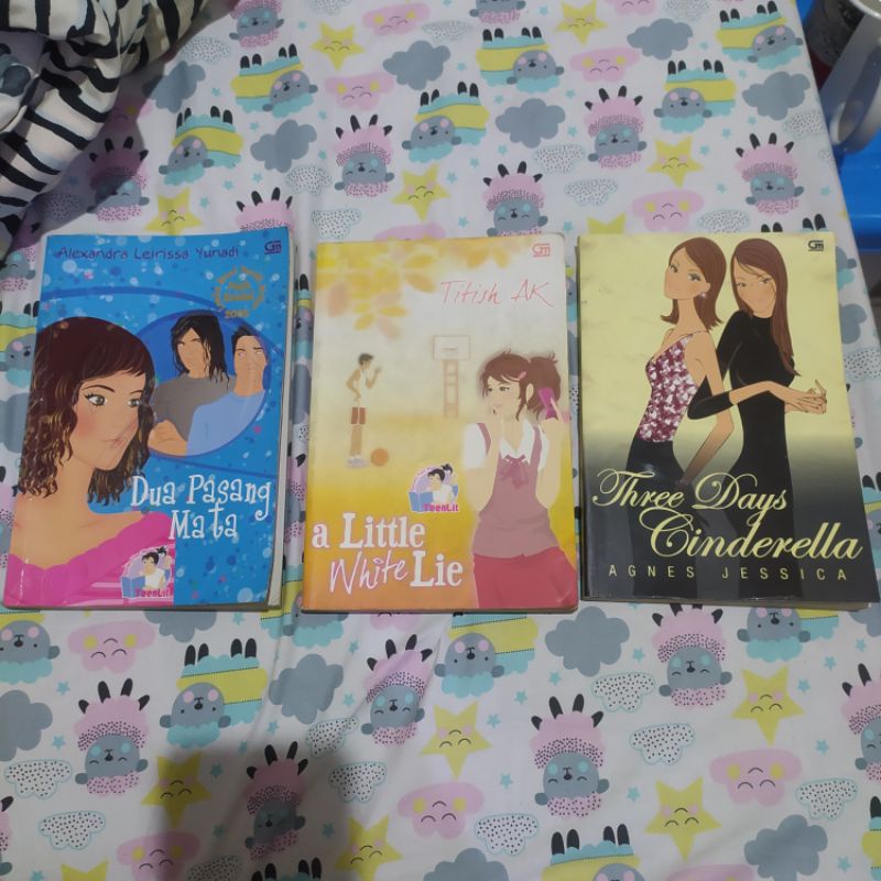 Novel Romance/Roman/Percintaan Dua Pasang Mata, Three Days Cinderella, A Little White Lie