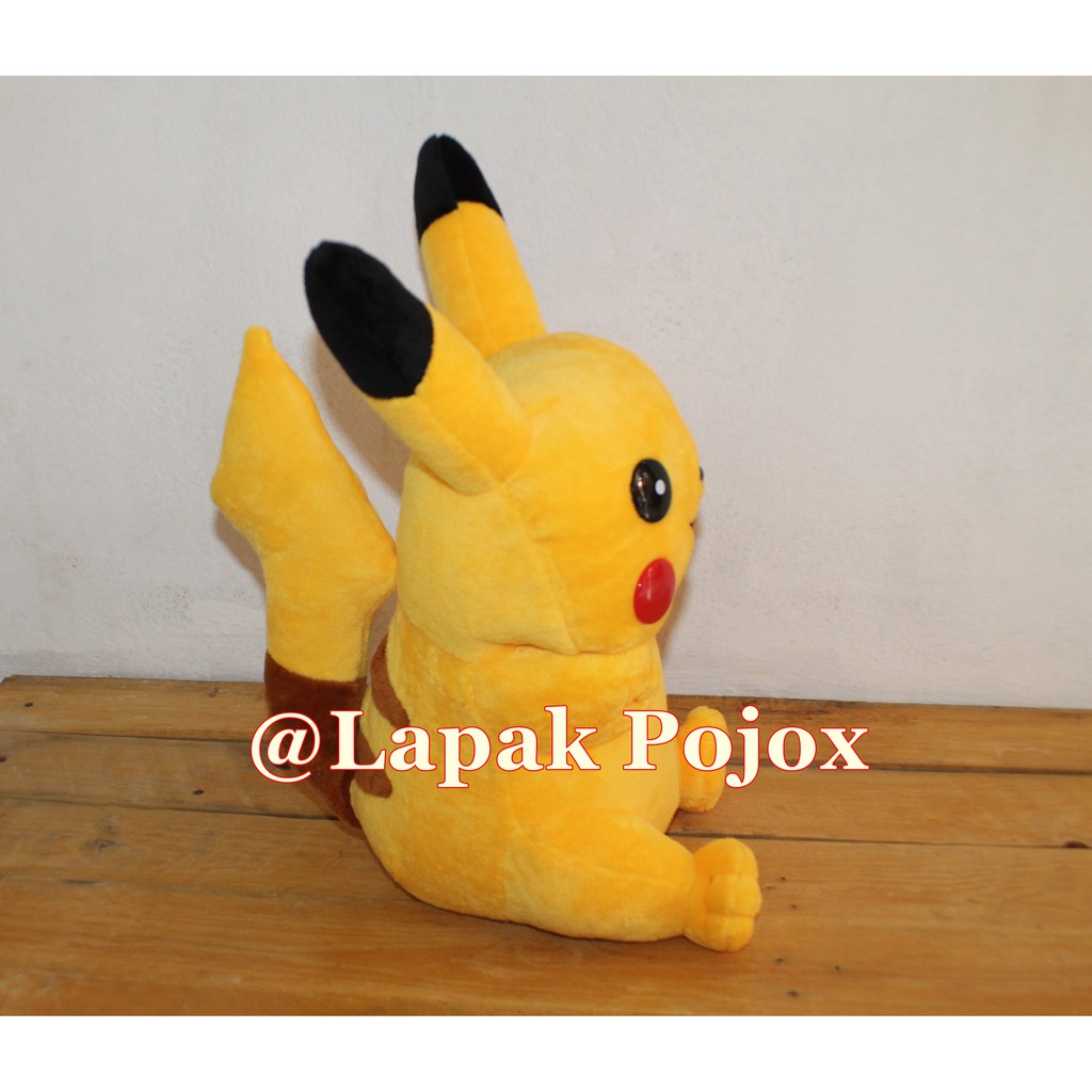 Boneka Pikachu Pokemon Go size M