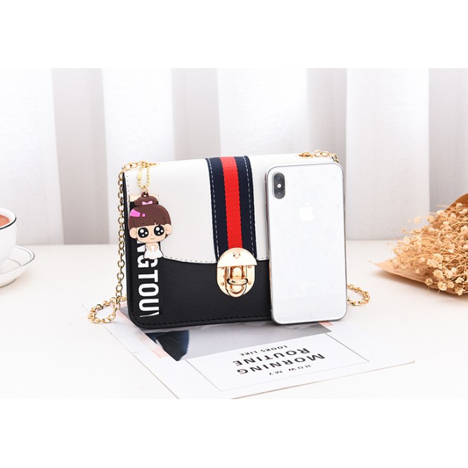 Tas Selempang Cewek Modis Kecil Fashion Gantungan Boneka Lucu WT7119