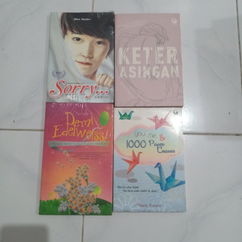 ( PROMO ) Obral paket murah ( isi 4 buku ) Novel remaja // fiksi // non fiksi // best seller // fantasi // romance // original // baru // new old stock-Paket 24