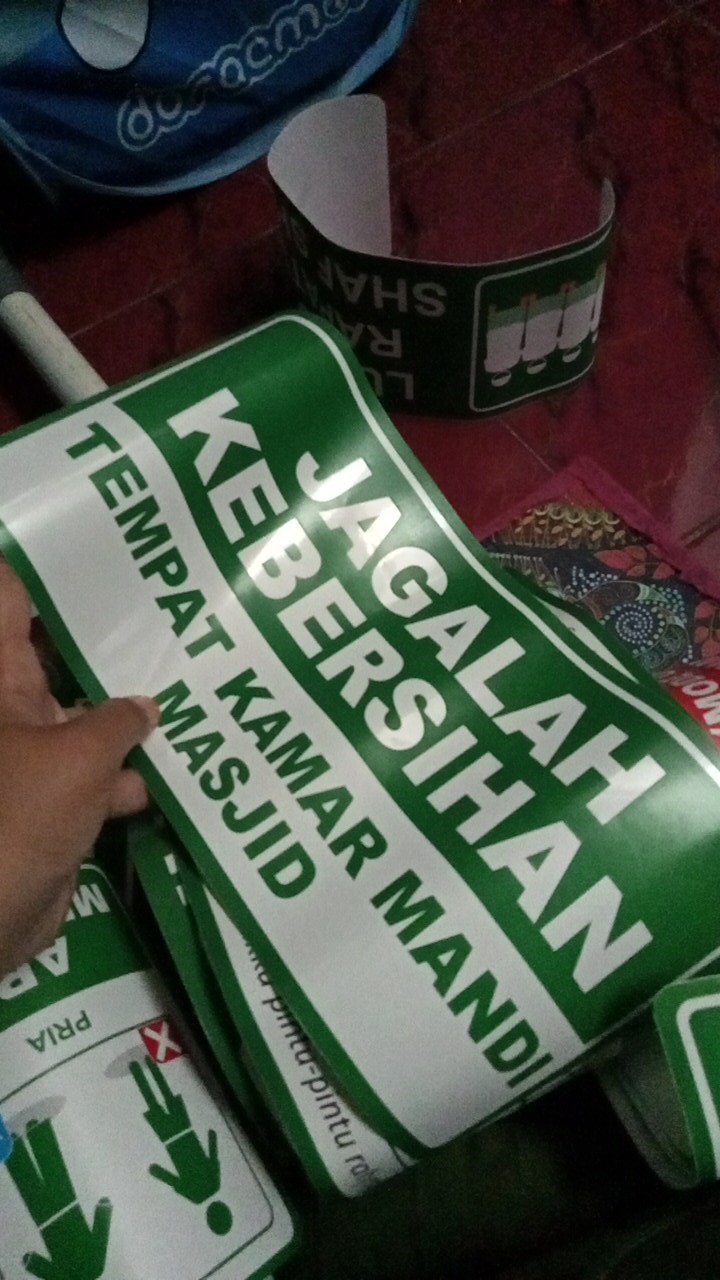 Stiker Jagalah Kebersihan Tempat Kamar Mandi Masjid