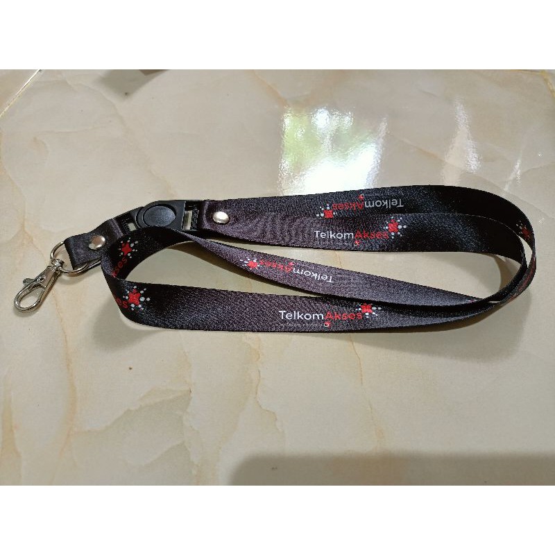 

Tali id card / Lanyard Telkomsel hitam