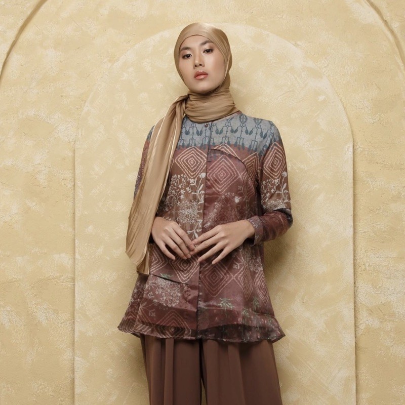 (NEW) LHASA TOP RIA MIRANDA SIZE M