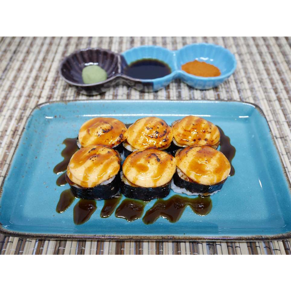 

SALMON SKIN ROLL