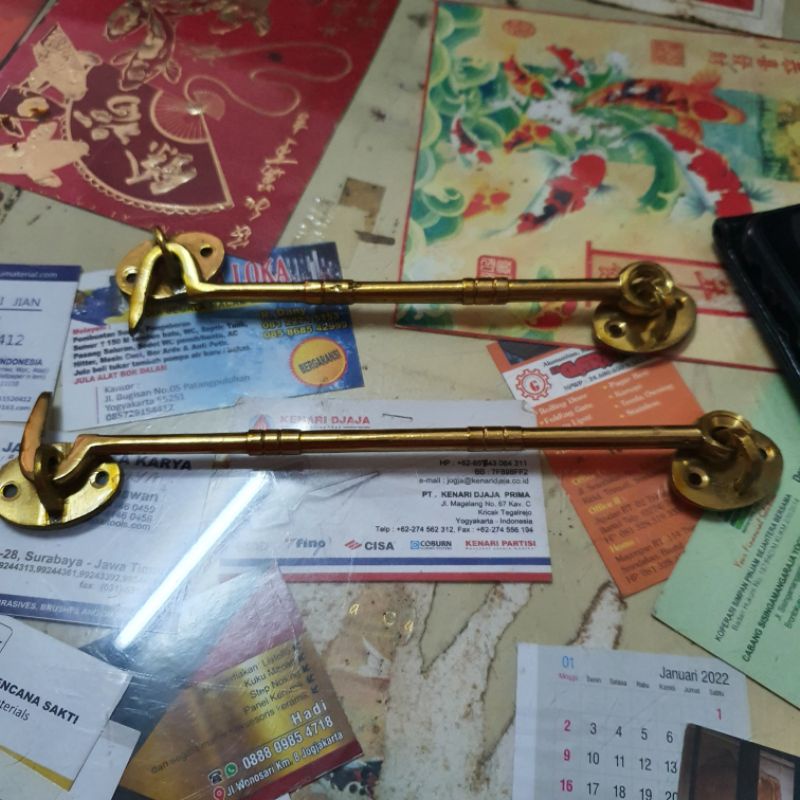 hak angin kunci cantelan jendela kuningan