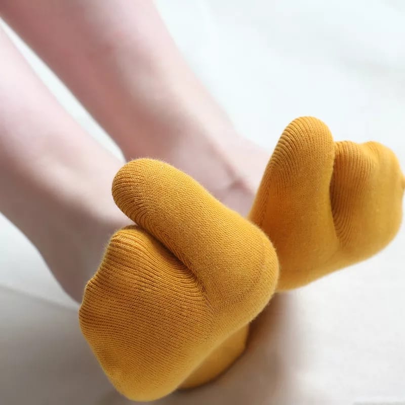 ITSHOPING - Kaos Kaki Invisible socks Dua Jari Gaya Jepang Unisex  Kaos Kaki Tapak Jempol Wanita Korea Invisible Socks Kaos Kaki Sneakers