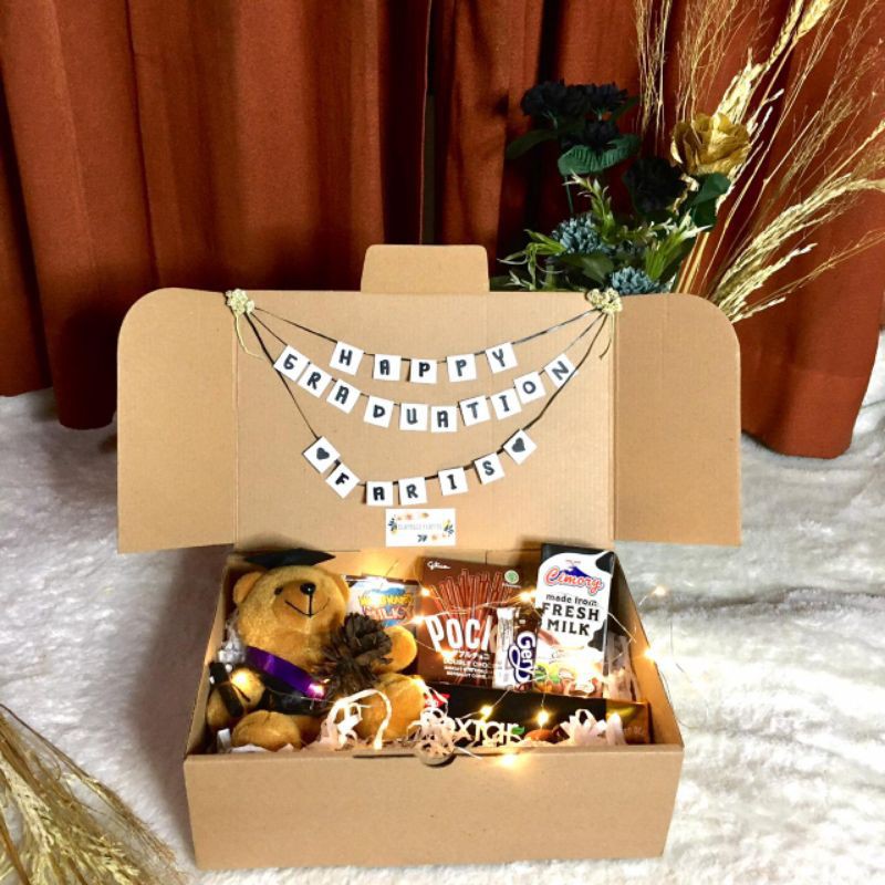 buket bunga / buket wisuda / gift box / wisuda / ulang tahun / clarettaflorist