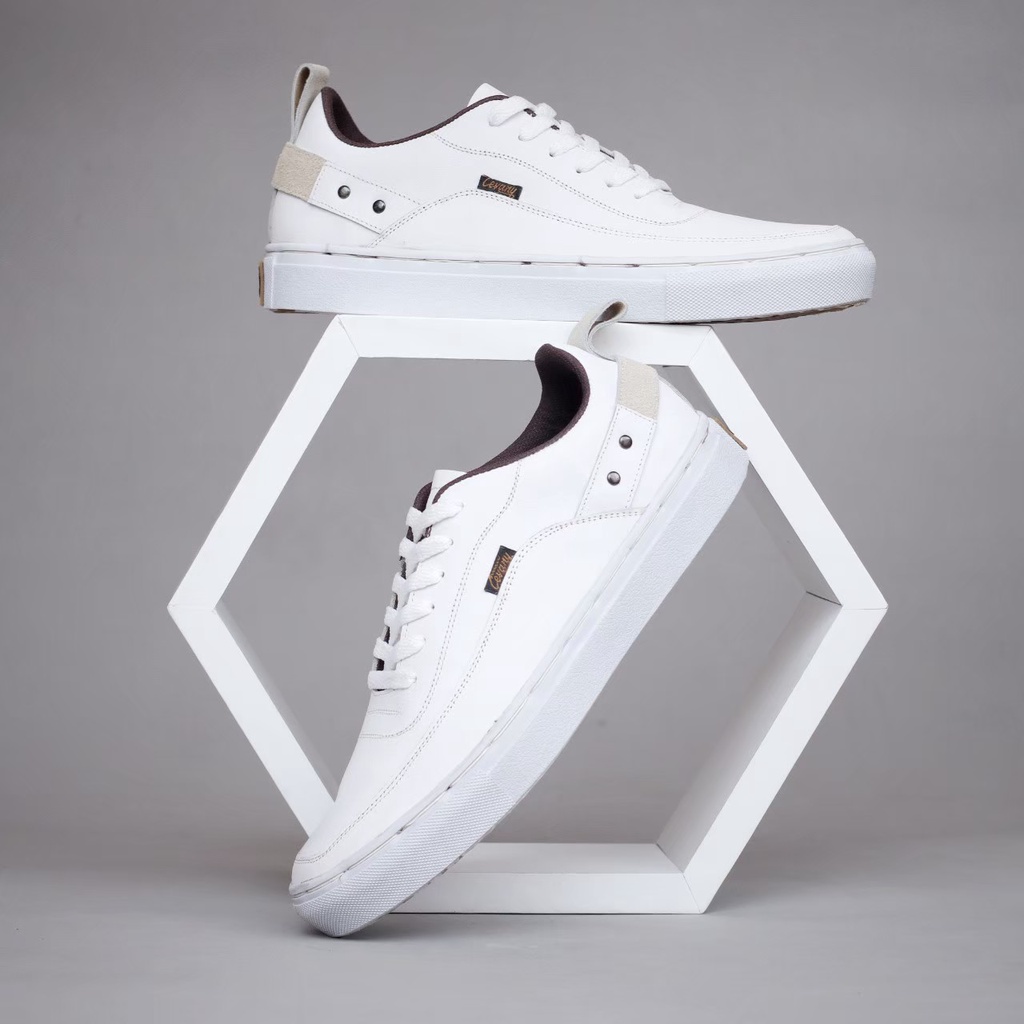 Sepatu Sneakers Pria Kulit Asli Premium Kualitas Original Indonesia Lokal Handmade Sepatu Kasual Sekolah Kuliah Kerja Cowok Branded Ori Distro Street Walk Fashion Style Korean Rapih Bersih Putih Coklat Hitam Motif Santai Kekinian