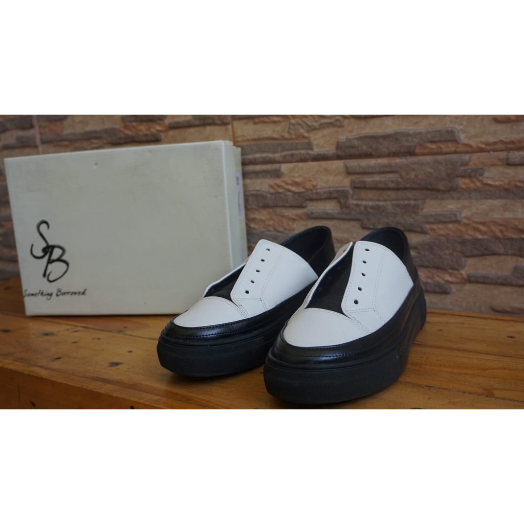 PRELOVED SEPATU BOOTS SOMETHING BORROWED