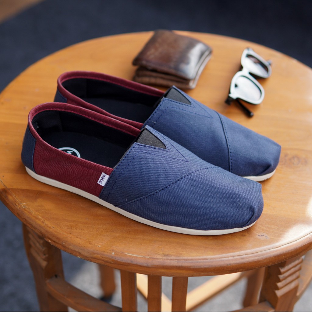 CUCI GUDANG- SEPATU WAKAI 004 NAVY MAROON SLIP ON FASHION PRIA CASUAL SANTAI MURAH