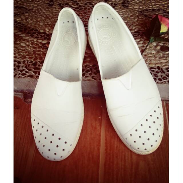 Sepatu native