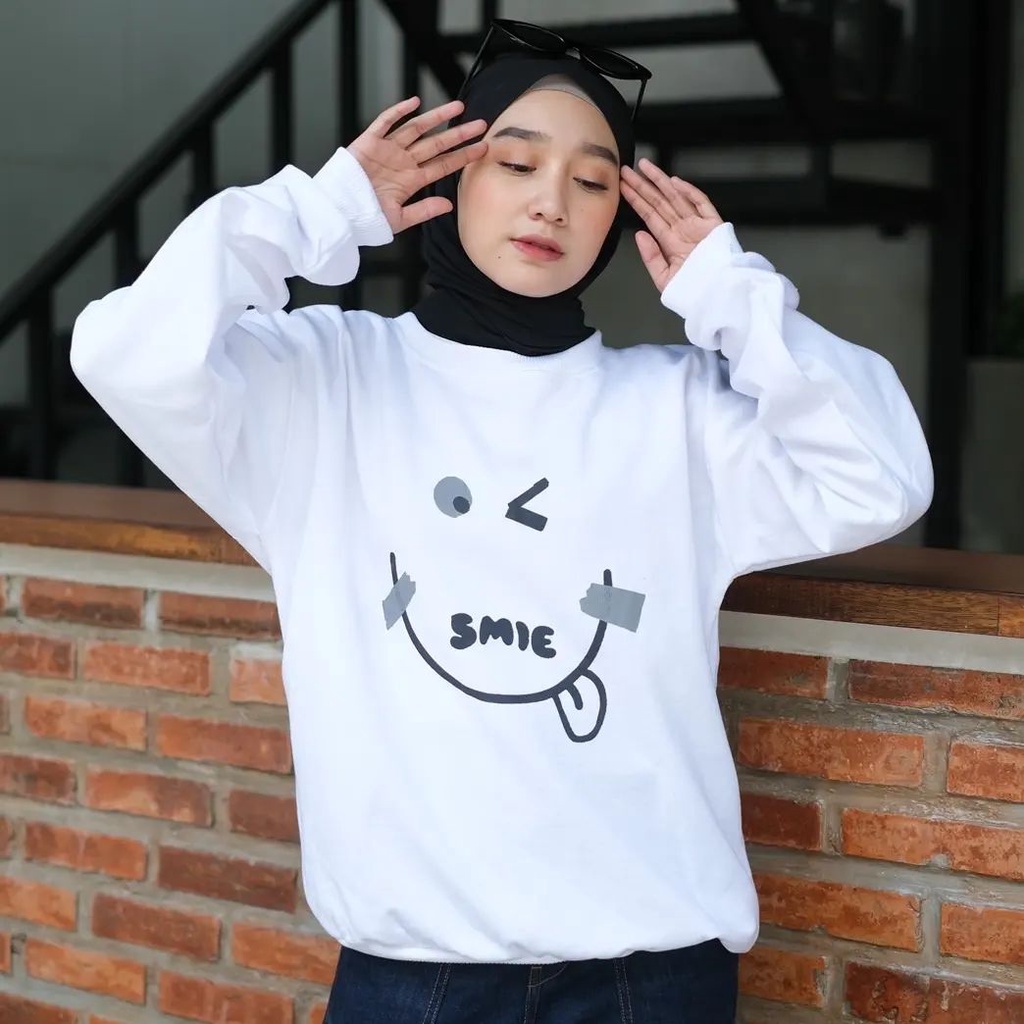 Sweater Crewneck SMILE jaket wanita