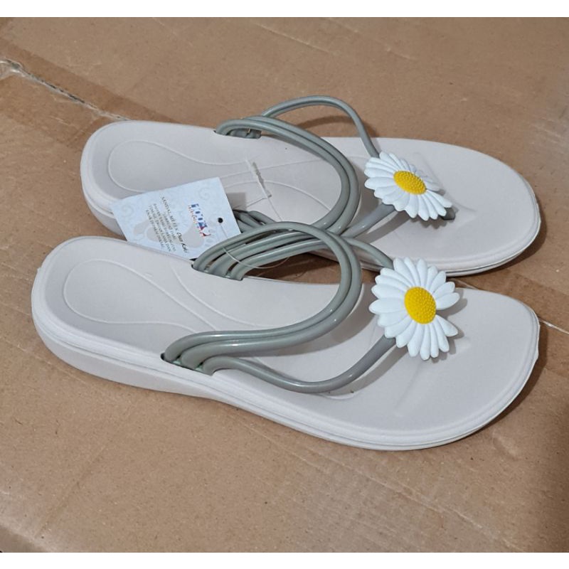 Sandal jepit cantik Sandal jepit bunga anti air empuk dan ringan