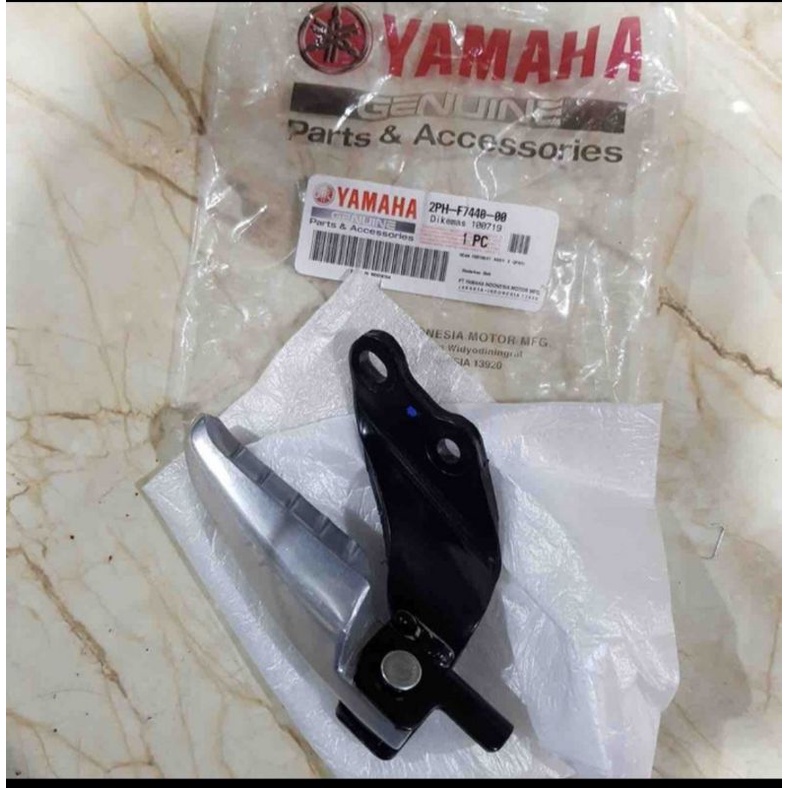 BRACKET BREKET FOOTSTEP INJAKAN MIO M3 BELAKANG KANAN ASLI ORI YAMAHA 2PH F7440 00