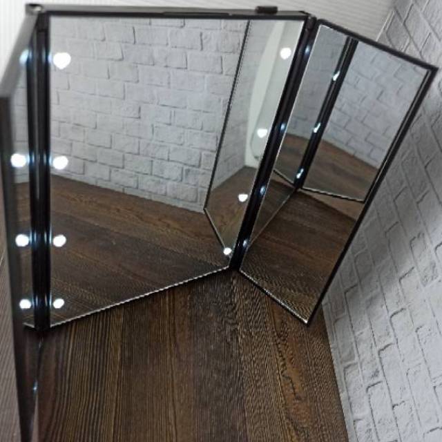 Lampu Cermin Kosmetik/Makeup Lipat 3 Sisi Portabel dengan Lampu 8 LED Portable GQOL