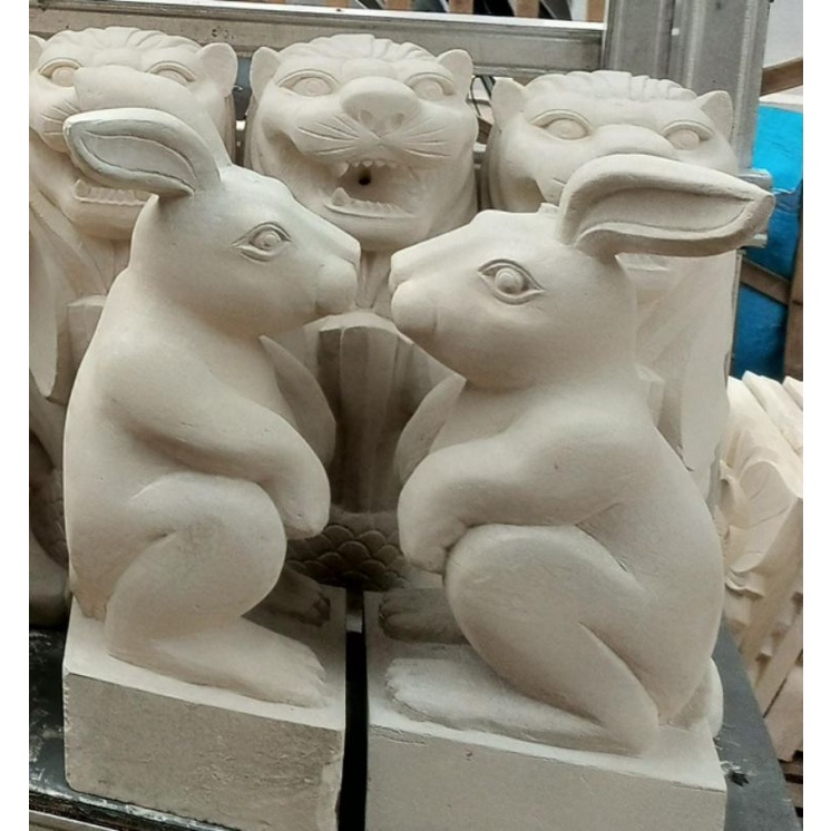 Batu Alam Patung Kelinci Besar