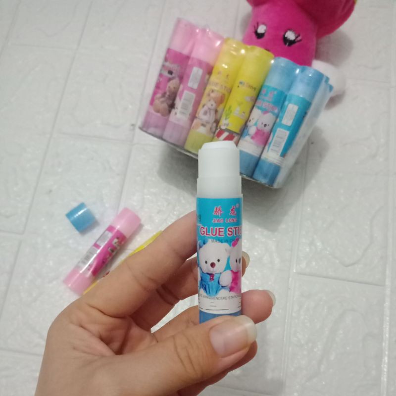

GROSIRJUJUR GLUE STICK PUTAR/LEM STIK PUTAR KARAKTER