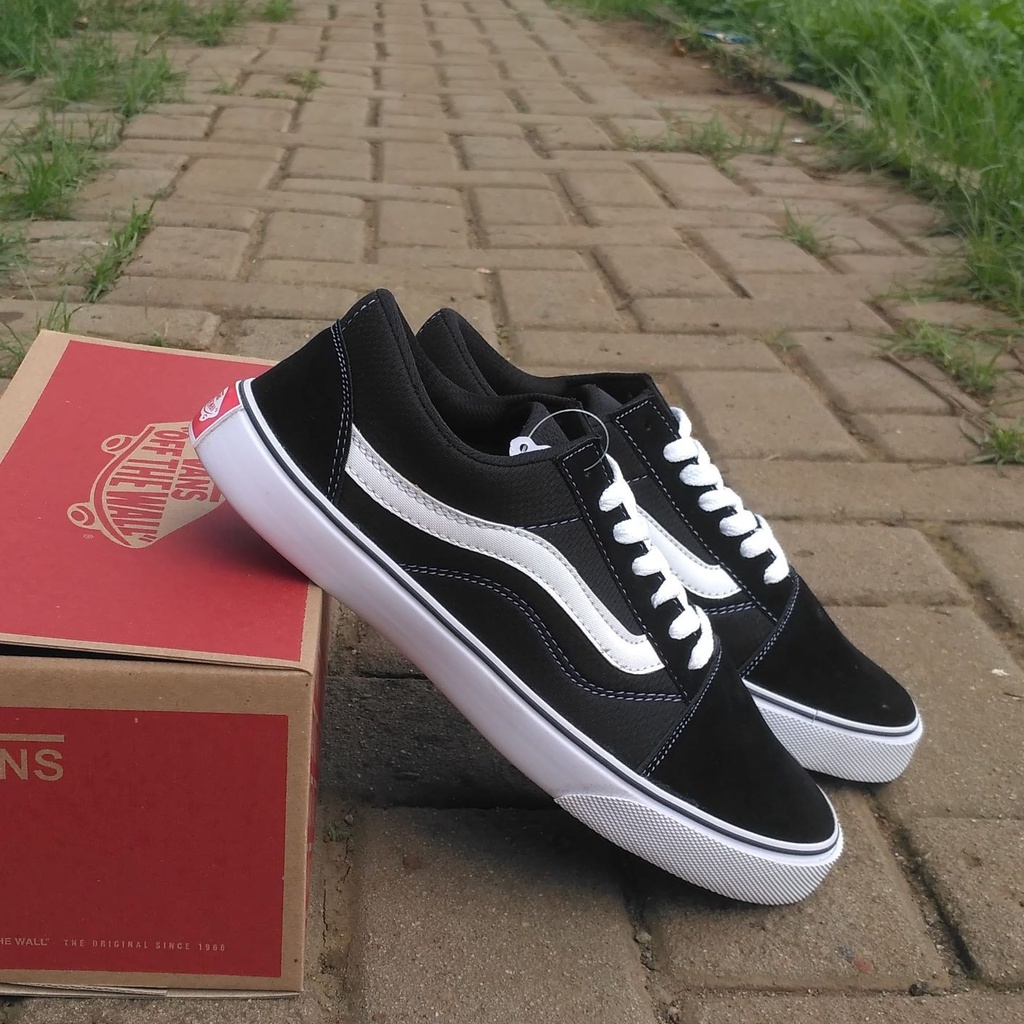 SEPATU VANS OLD SCHOOL HITAM STRIP PUTIH