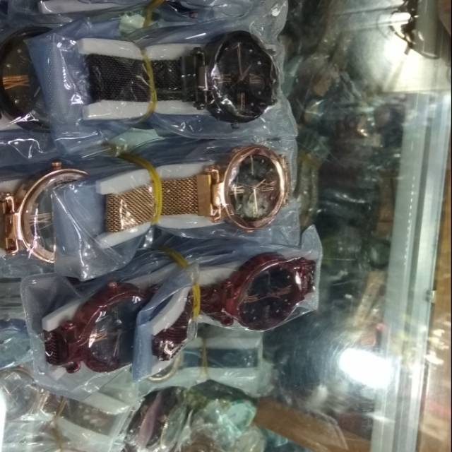 Jam tangan guci magnet tangal