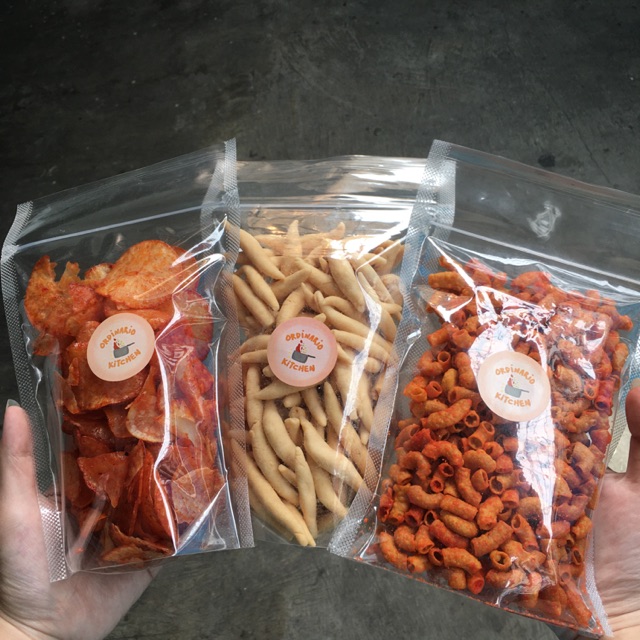 

keripik singkong balado stick keju makaroni pedas