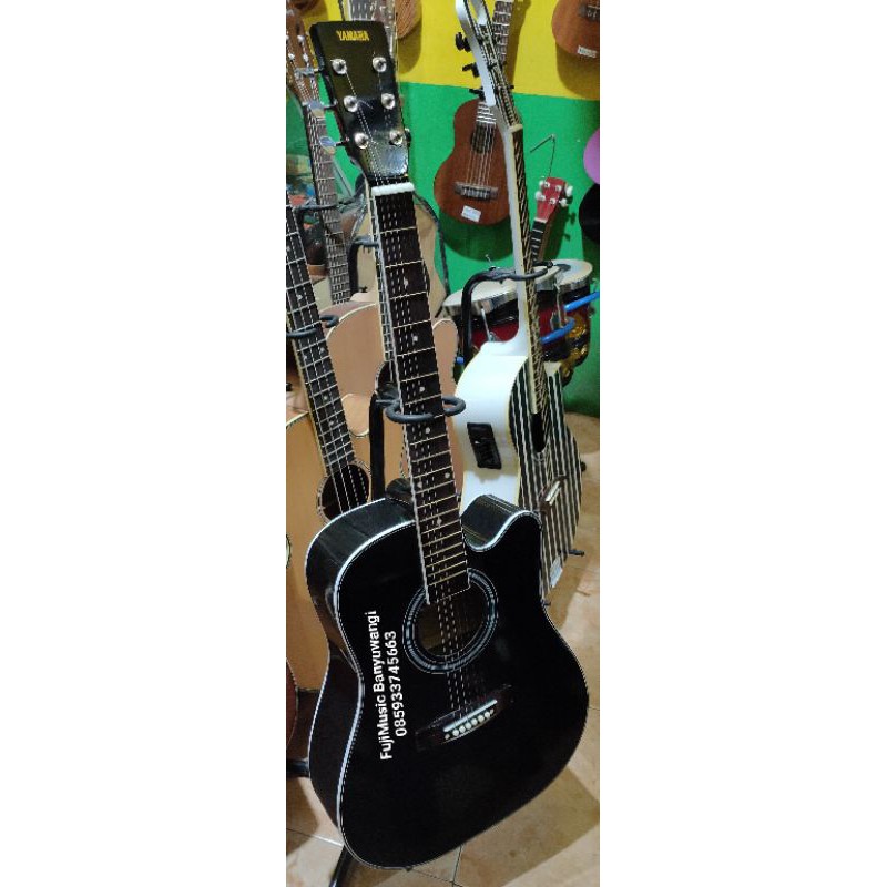 Gitar Akustik Yamaha Jumbo