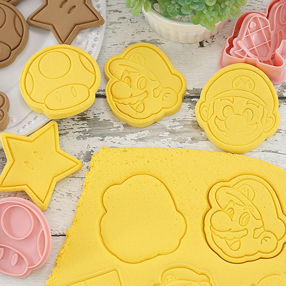 Top 8Pcs Cetakan Kue Kering Mould Lucu Kartun Plastik Dekorasi Anime