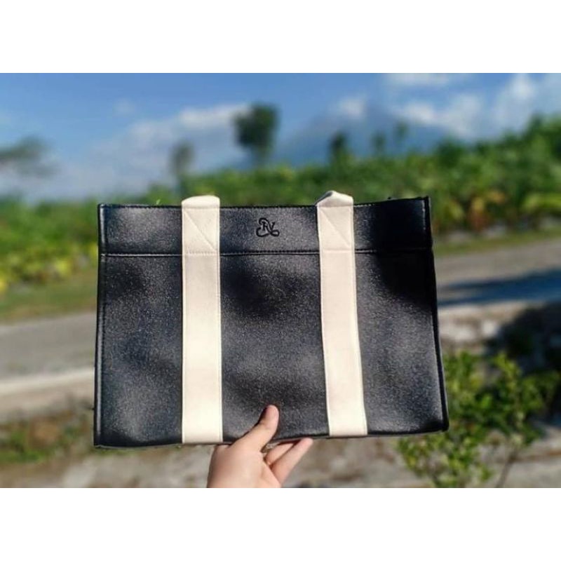 Tas RV brand lokal bahu (muat banyak) hitam