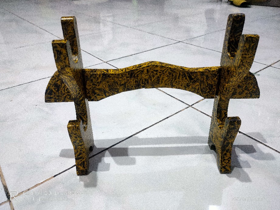 Rak Standing Dudukan Untuk Golok Katana Pisau Dll 2 Tahap Warna