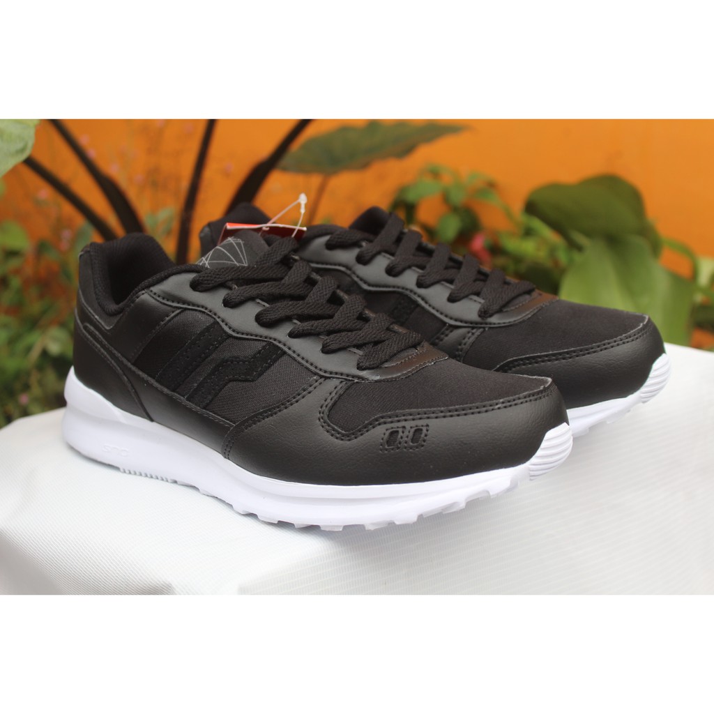 SEPATU PIERO JOGGER BLACK WHITE