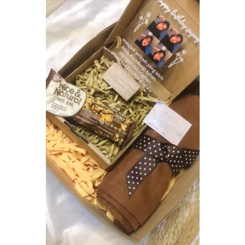

Star GIFT BOX BIRTHDAY/ ANNIVERSARY / KERUDUNG BOX HAMPERS