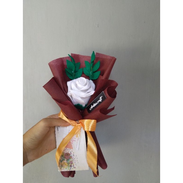

buket single rose kado ulang tahun/wisuda