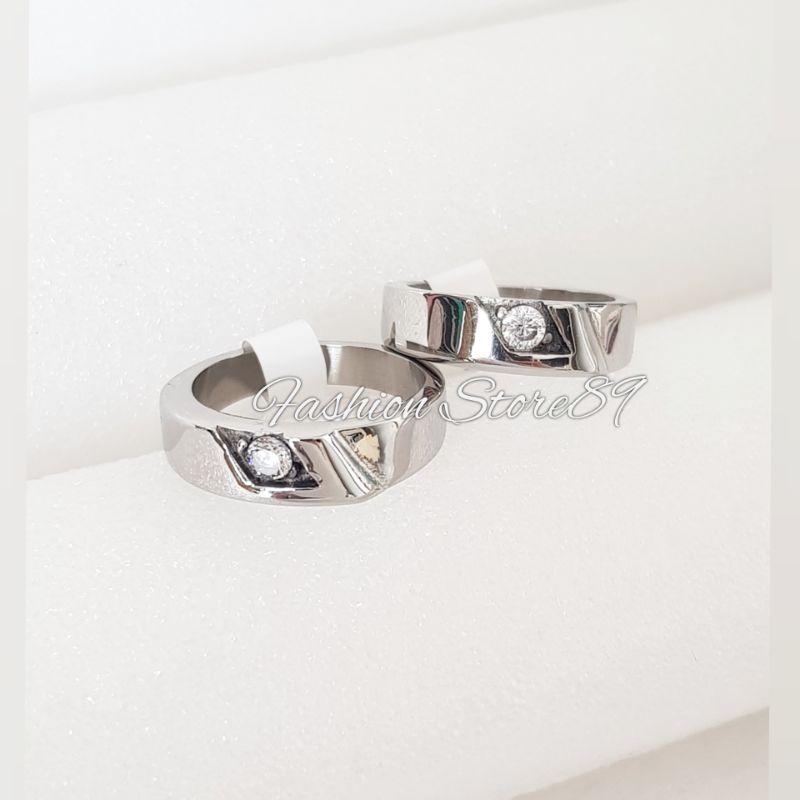 Cincin Titanium silver Cincin tunangan Nikah Halal Titanium Silver Antikarat impor pria wanita