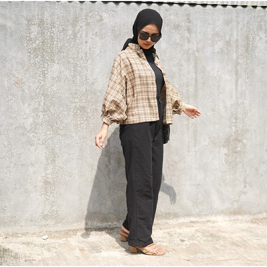 GFS SINDIE OVERSIZE BATWING WOOD BUTTON SHIRT