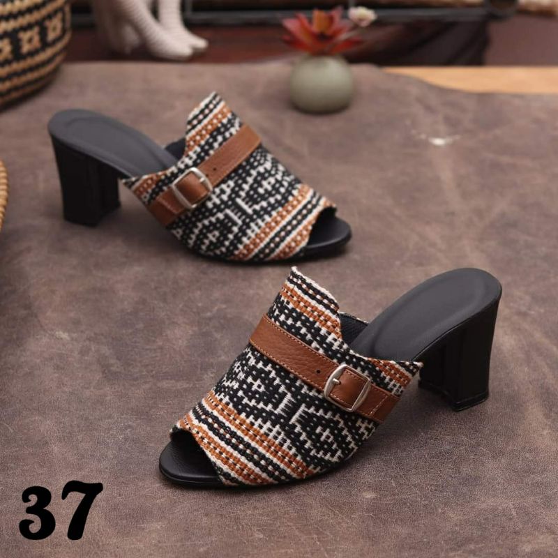 BLOCK HEELS, SEPATU TENUN NTT, SEPATU ETNIK MURAH, SEPATU HAK KOTAK, SEPATU HAK TAHU, HEELS KOTAK