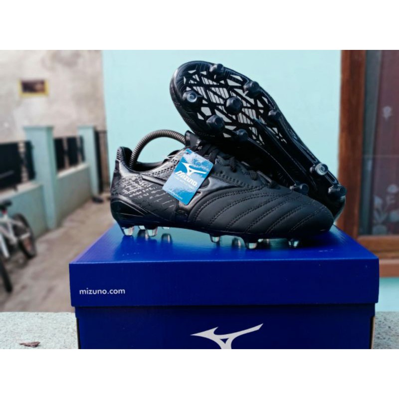 sepatu sepak bola mizuno