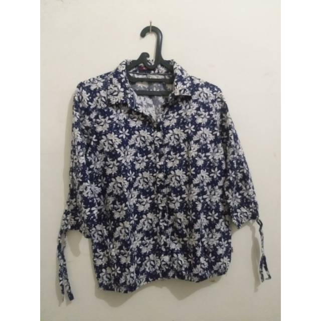 Kemeja ako motif bunga