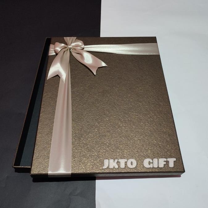 

Premium Product!!! Kotak Kado/Gift Box Ukuran 45*35*4 Cm - Paling Dicari