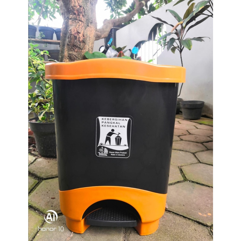 Tempat Sampah Injak 15 L Yutaka / Tong Sampah Injak Dapur Pub Yutaka / Wadah Sampah Injak Kamar