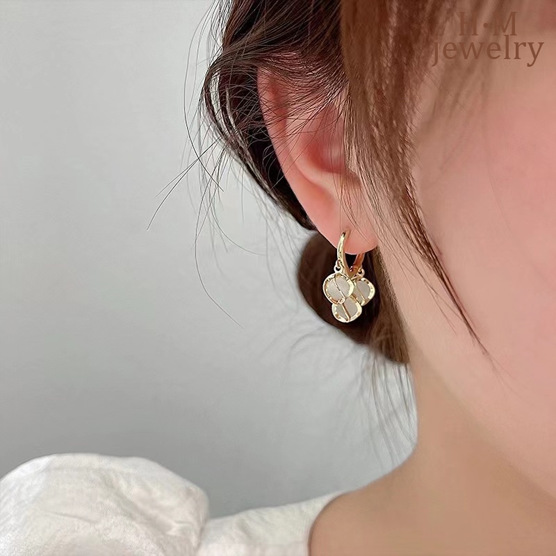 Anting Bentuk Bola Opal