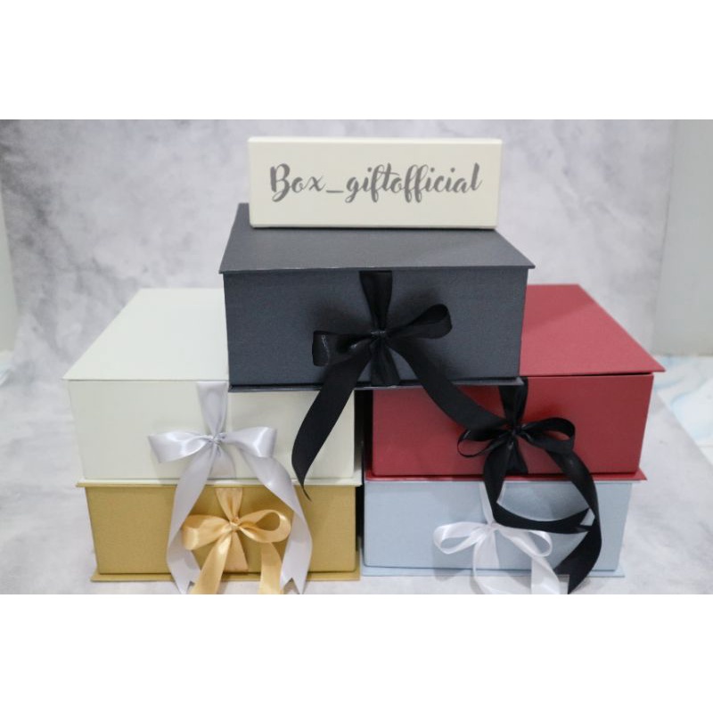 

GIFT BOX | KOTAK HADIAH | CUSTOM Panjang 25cm X Lebar 25cm X Tinggi 10cm