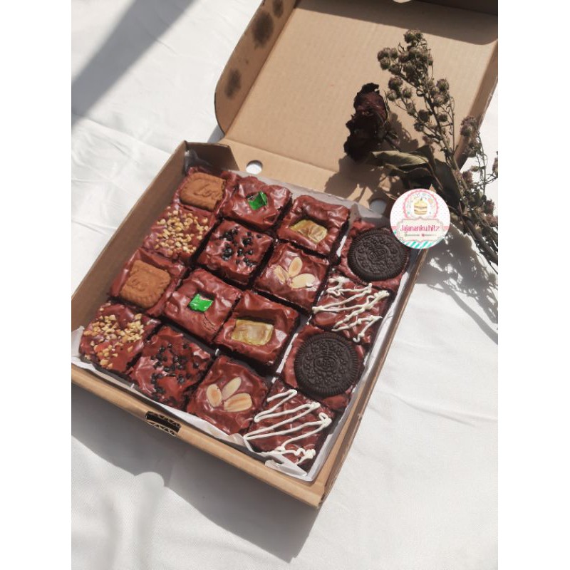 

Fudgy Brownies red velvet isi 16 (JNT ONLY)