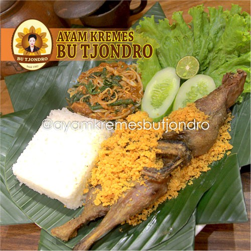 

nasi paket sayur urap + 1/2 ekor Bebek goreng