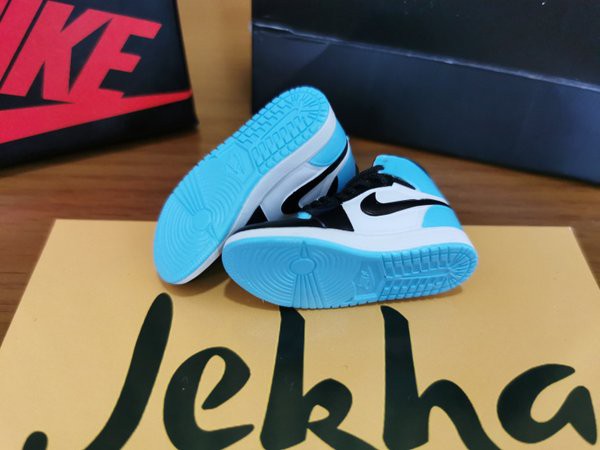 Air Jordan 1 UNC PATENT - 3D Sneakers Keychain Gantungan Kunci