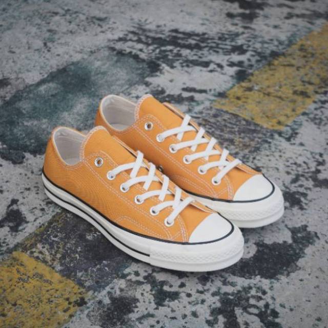 baby sunflower converse